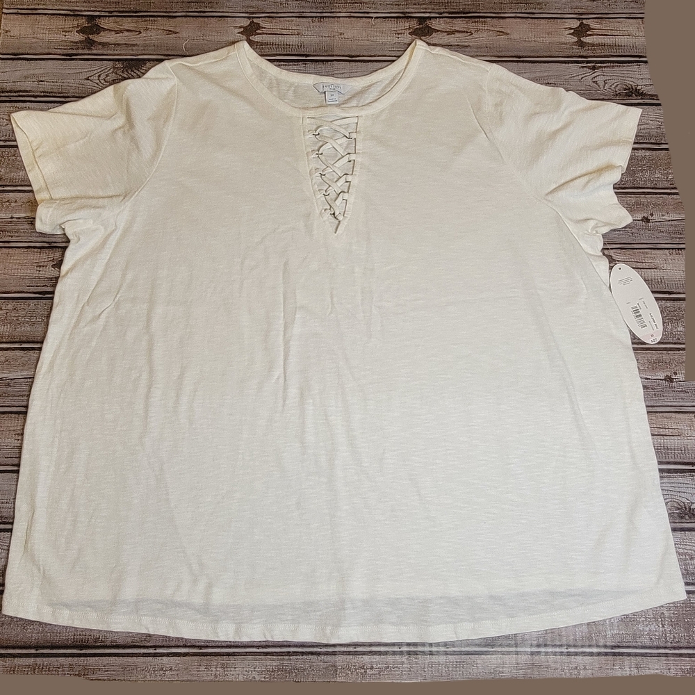NWT White Tshirt with Lace Up Front Size 3X